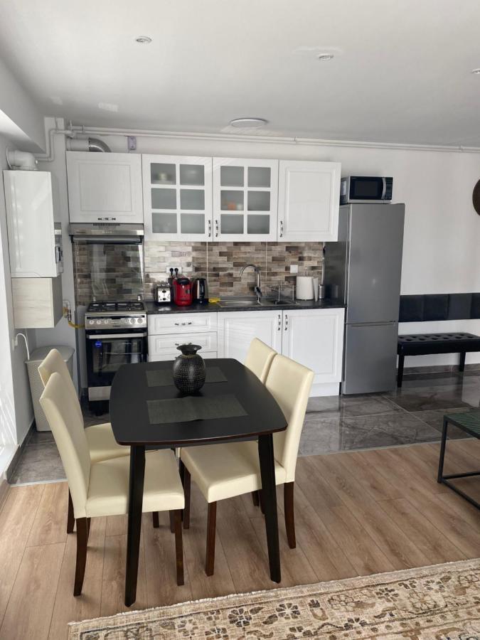 Bucharest Airport Suites & Villas Отопени Екстериор снимка
