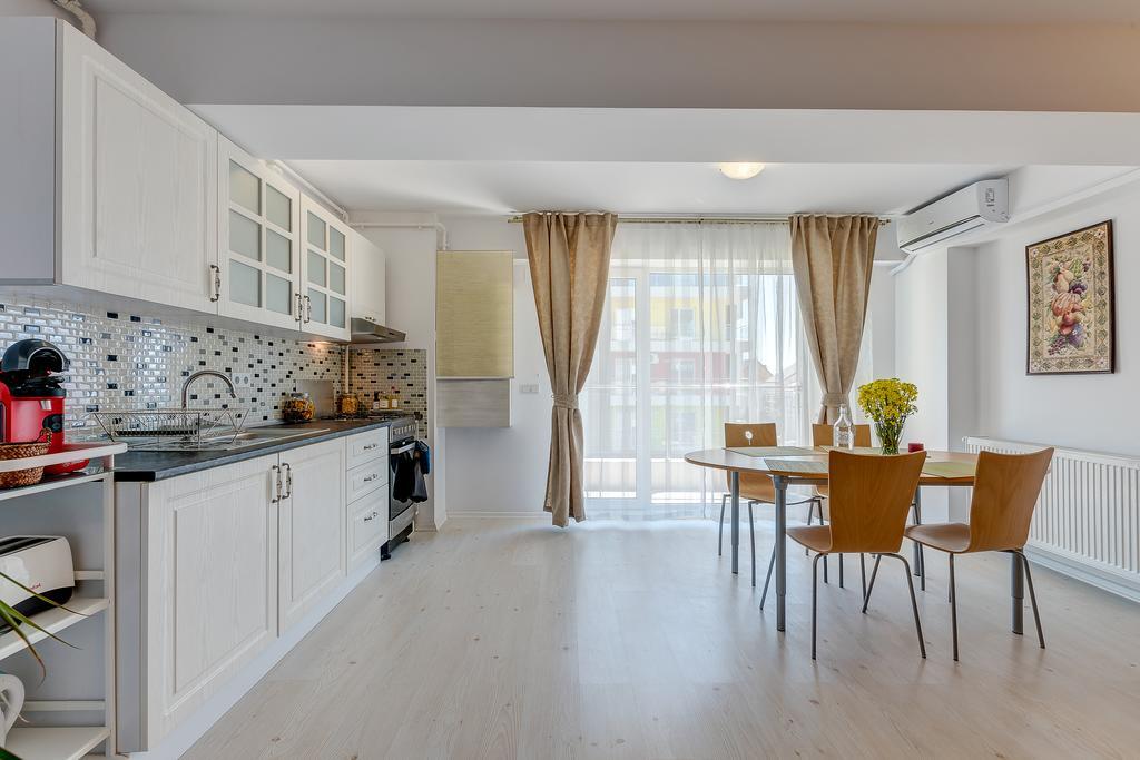 Bucharest Airport Suites & Villas Отопени Екстериор снимка