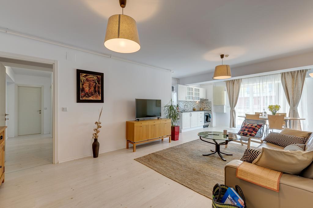 Bucharest Airport Suites & Villas Отопени Екстериор снимка