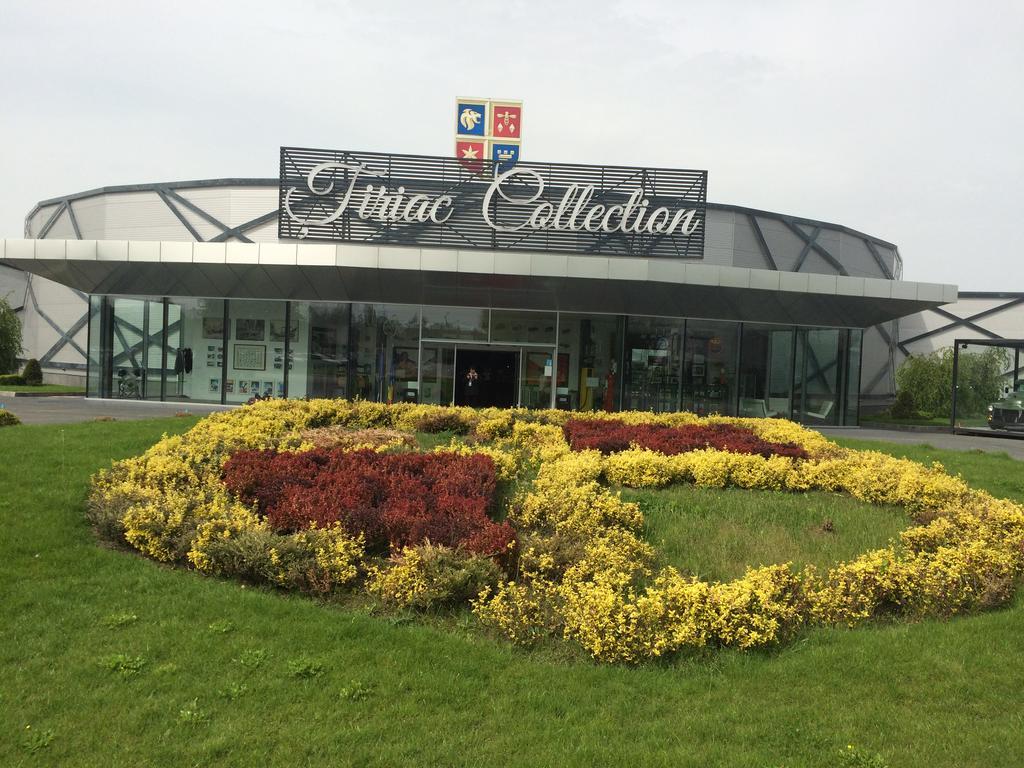 Bucharest Airport Suites & Villas Отопени Екстериор снимка