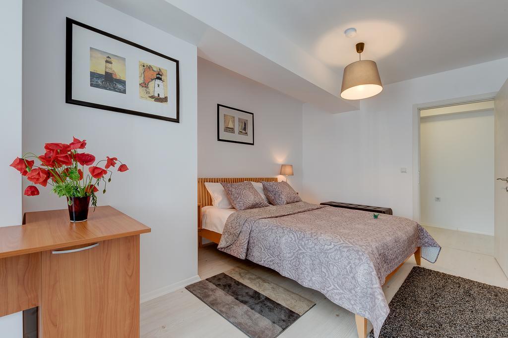 Bucharest Airport Suites & Villas Отопени Екстериор снимка