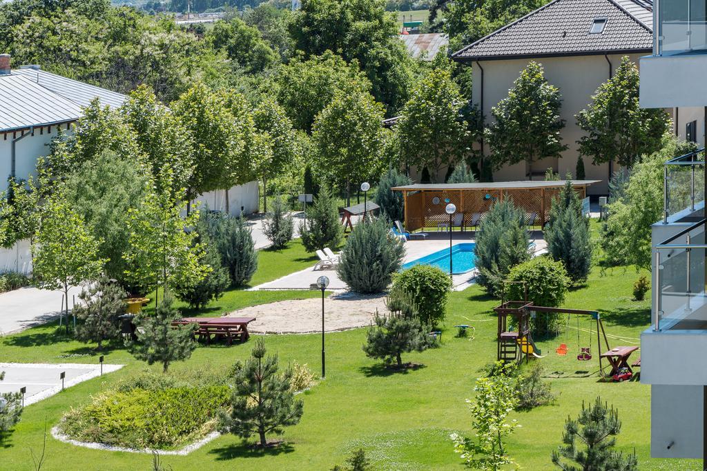 Bucharest Airport Suites & Villas Отопени Екстериор снимка