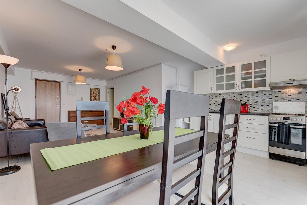Bucharest Airport Suites & Villas Отопени Екстериор снимка