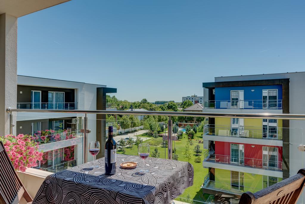 Bucharest Airport Suites & Villas Отопени Екстериор снимка