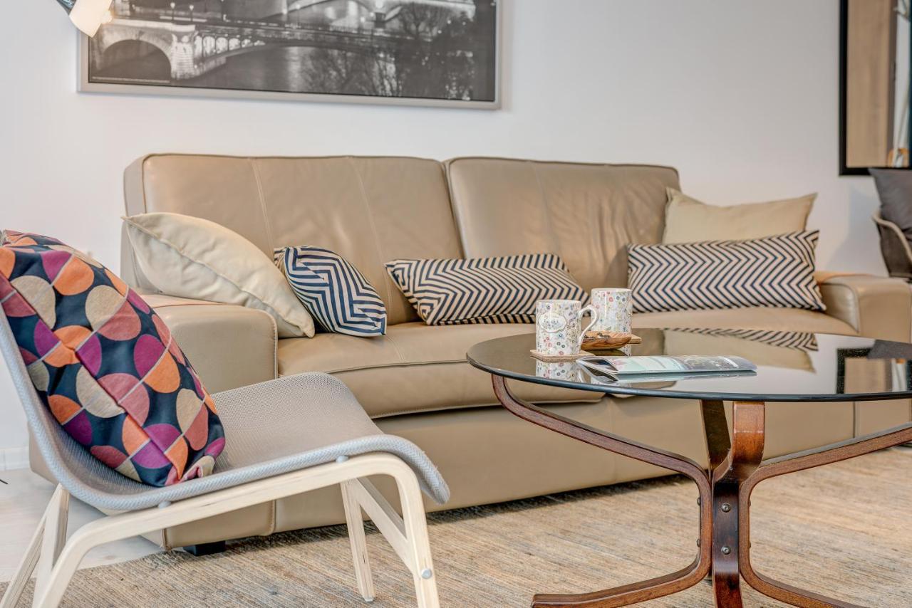 Bucharest Airport Suites & Villas Отопени Екстериор снимка
