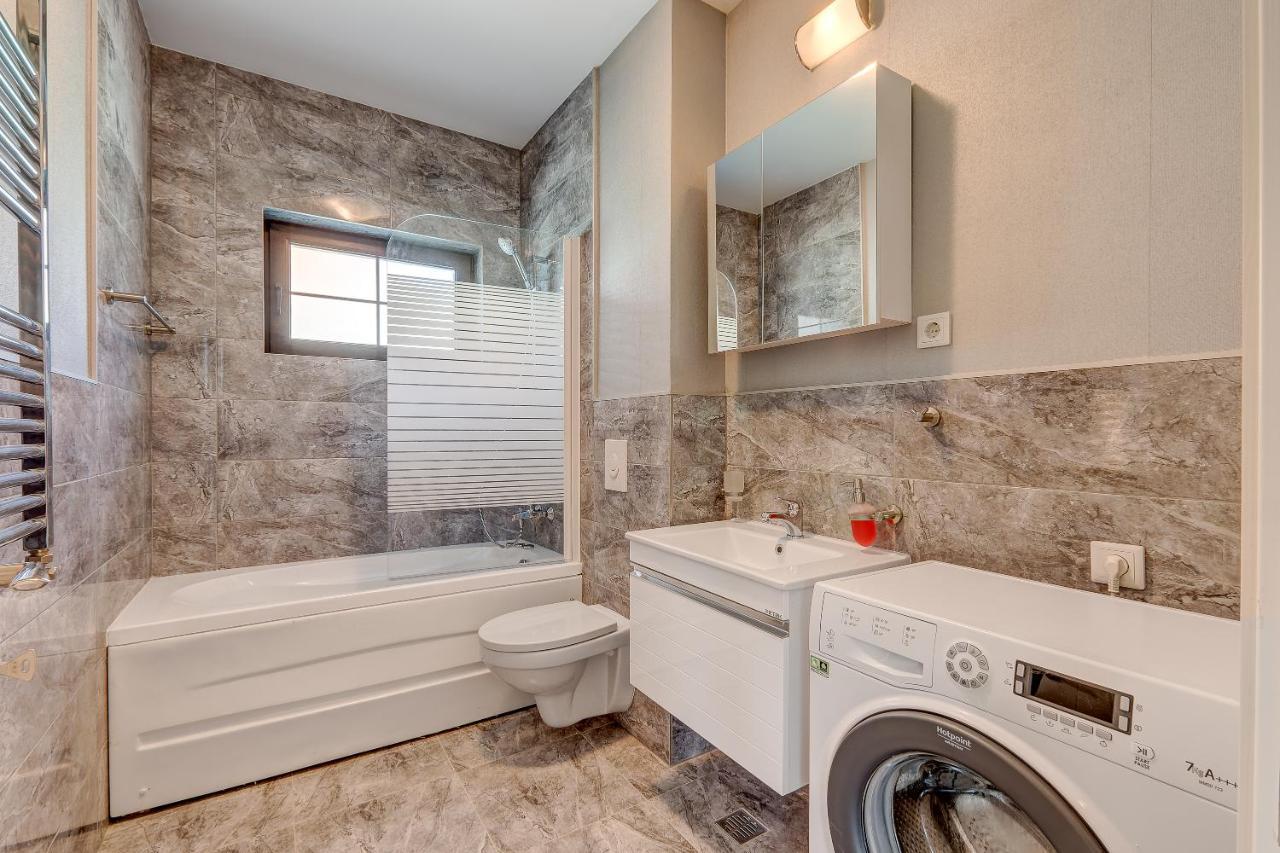 Bucharest Airport Suites & Villas Отопени Екстериор снимка