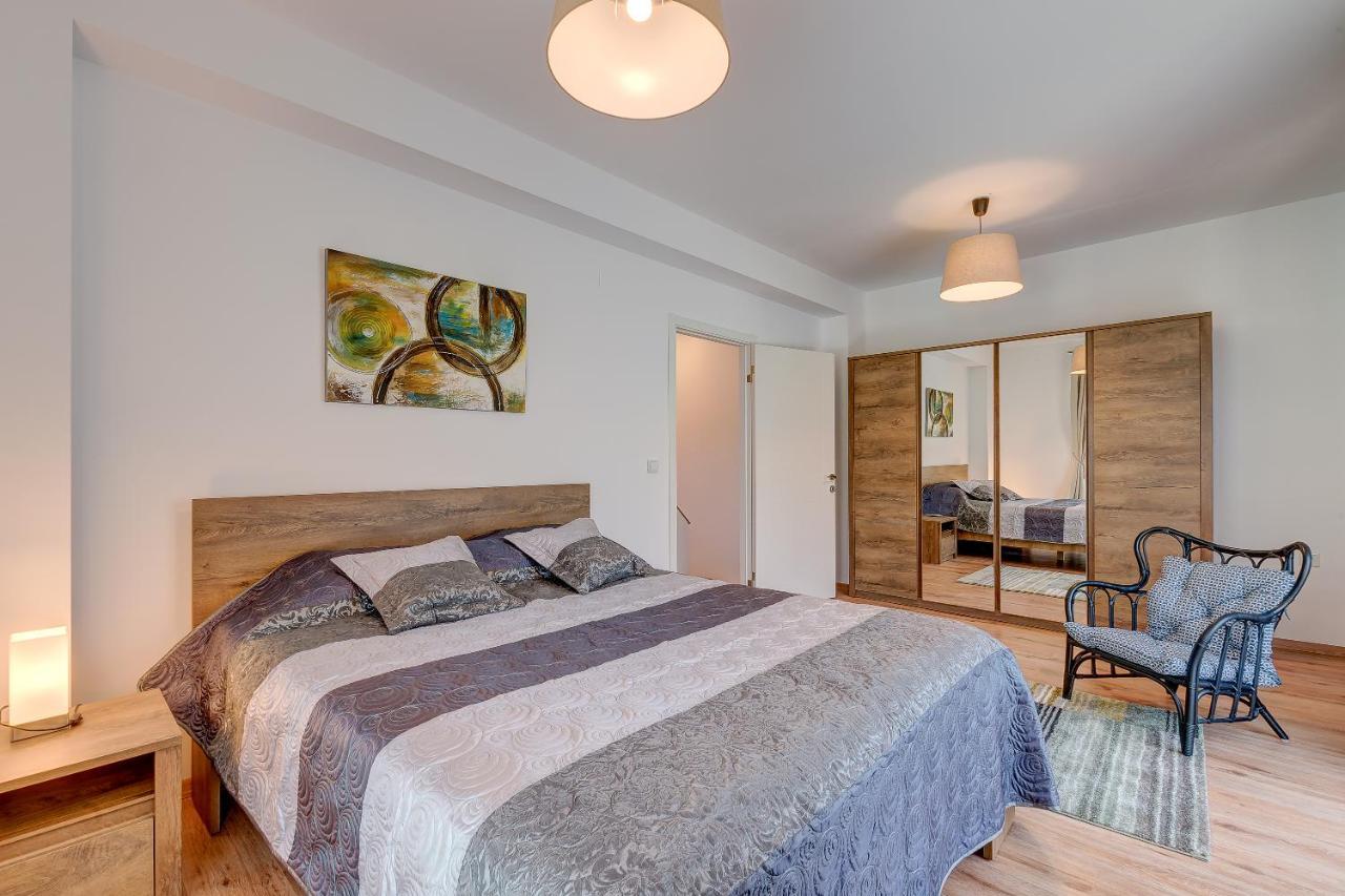 Bucharest Airport Suites & Villas Отопени Екстериор снимка