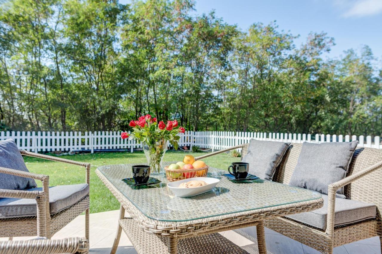 Bucharest Airport Suites & Villas Отопени Екстериор снимка