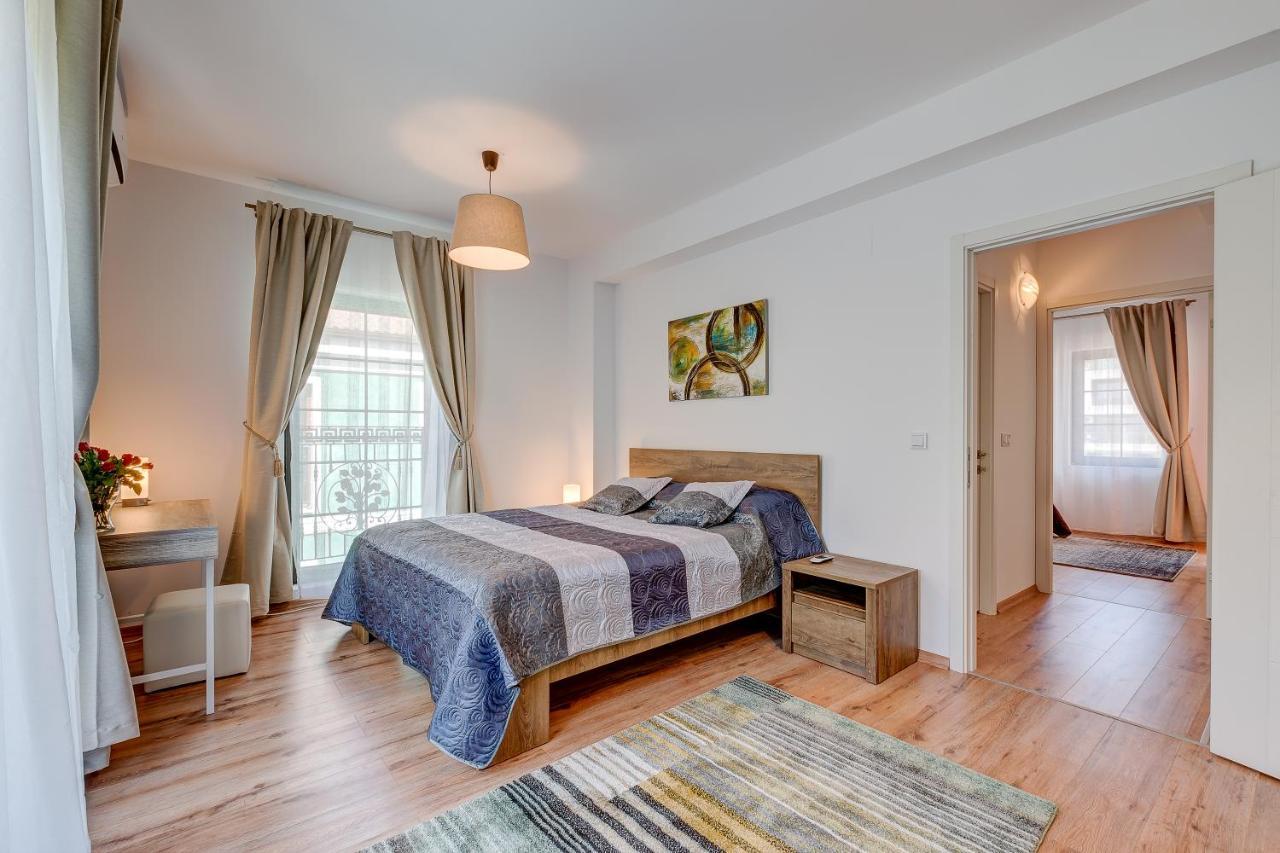 Bucharest Airport Suites & Villas Отопени Екстериор снимка