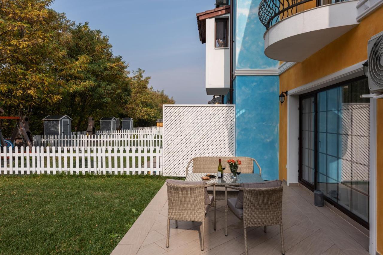 Bucharest Airport Suites & Villas Отопени Екстериор снимка