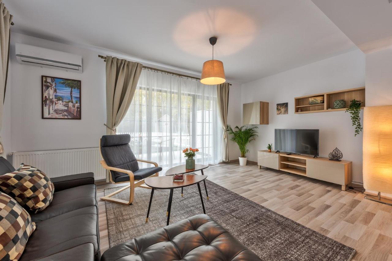 Bucharest Airport Suites & Villas Отопени Екстериор снимка