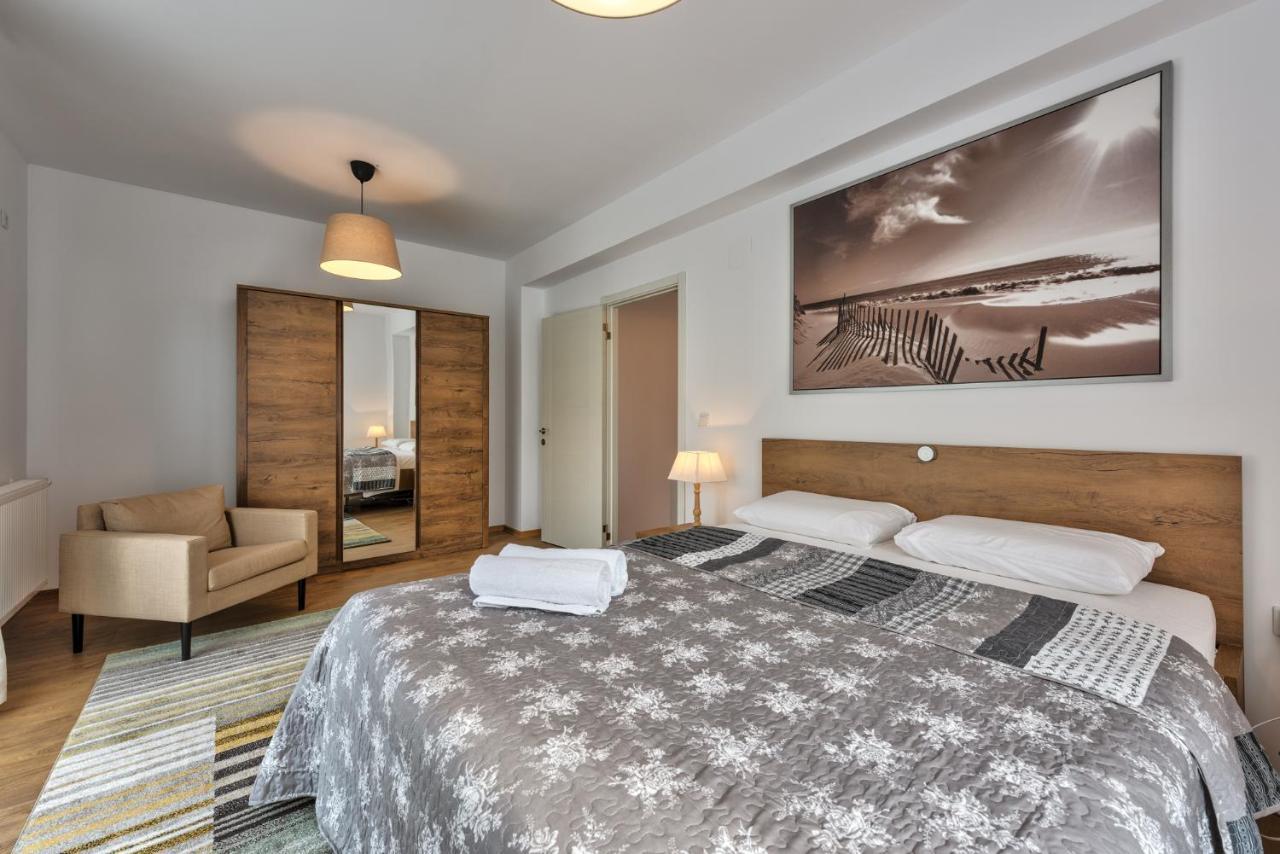 Bucharest Airport Suites & Villas Отопени Екстериор снимка
