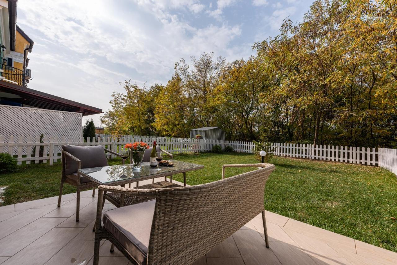 Bucharest Airport Suites & Villas Отопени Екстериор снимка