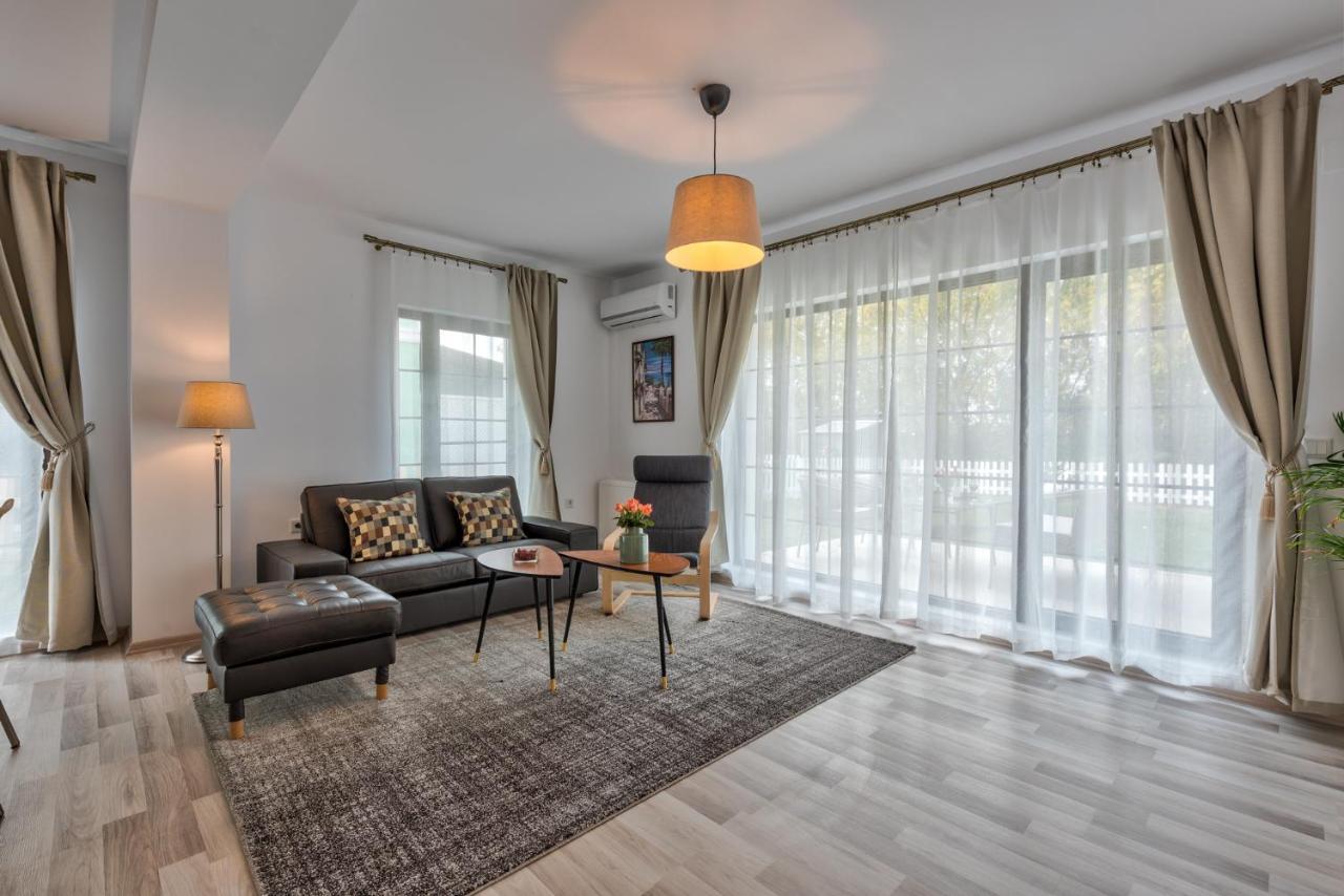 Bucharest Airport Suites & Villas Отопени Екстериор снимка